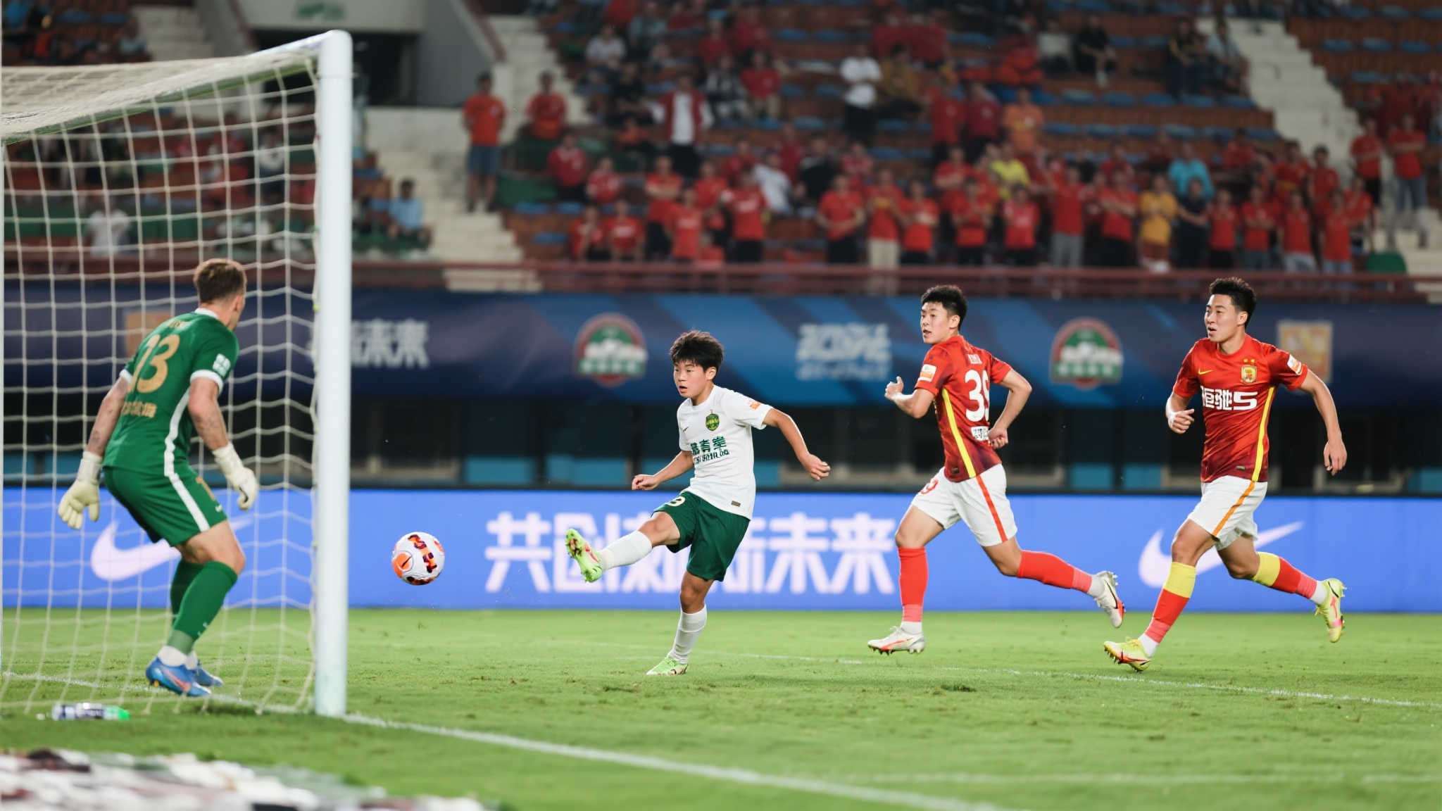 阿隆索迎执教首胜,皇马3比1力克帕丘卡 此次对决中的三粒重要进球,不仅体现出老将与新人之间